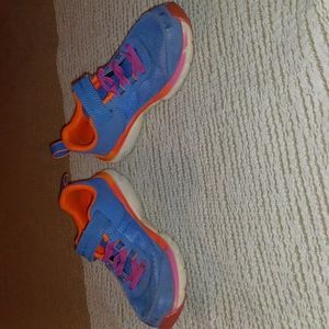 Neon color under armor tennis shoes